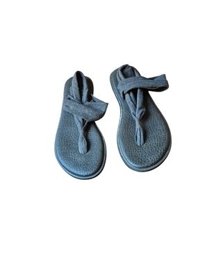 10 Sanuk Dark Gray Fabric Strap Flip Sandals